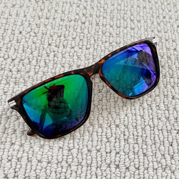 Women’s LOFT Tortoise Brown Sunglasses - Picture 5 of 6